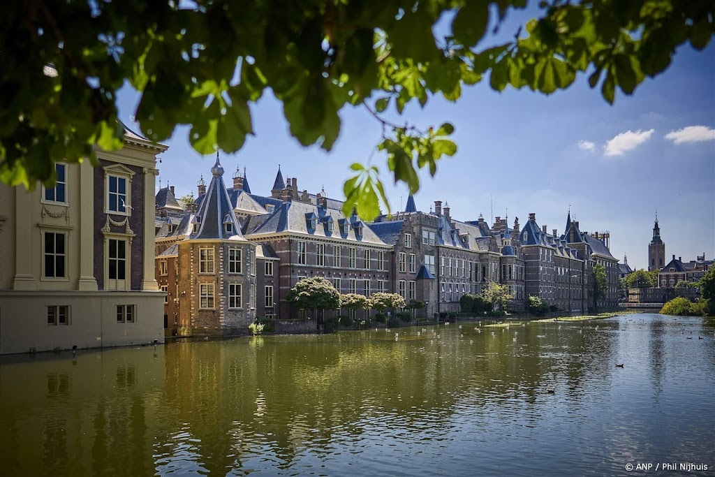 Den Haag verbiedt gebruik Binnenhof, ook ambtenaren moeten weg