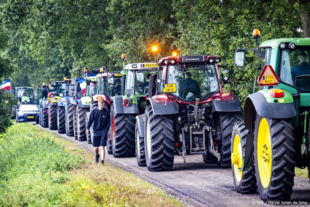 Honderden boeren beginnen met stikstofmars in Drenthe