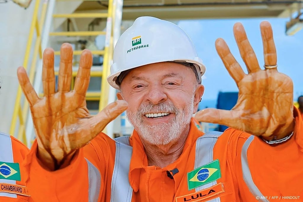 President Lula prijst olievondst Petrobras bij Amazone-rivier
