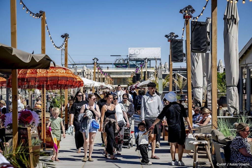 Regenval deert strandtenten niet na lange zomer