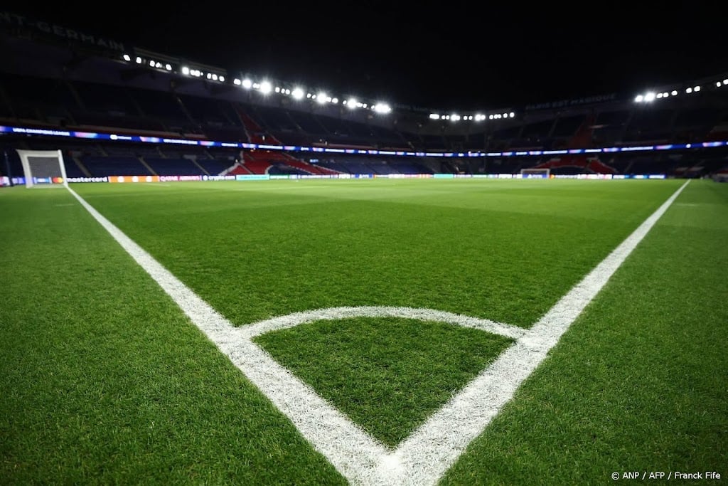 Openingswedstrijd PSG omgezet in uitduel door slechte grasmat