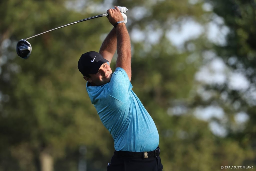 Golfer Reed leidt US Open na tweede dag, Woods uitgeschakeld