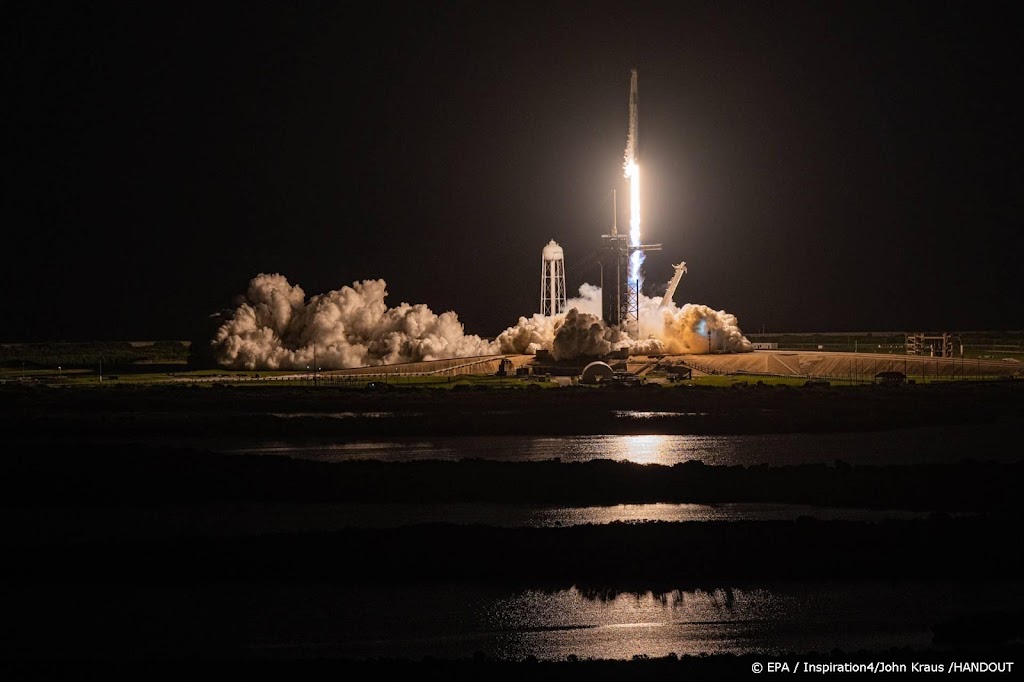 Bemanning SpaceX-raket veilig teruggekeerd