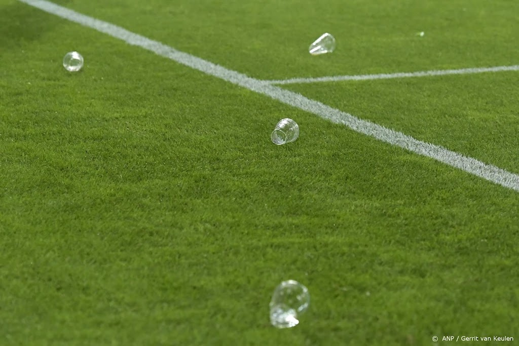 FC Utrecht: bier is om op te drinken, niet om te gooien