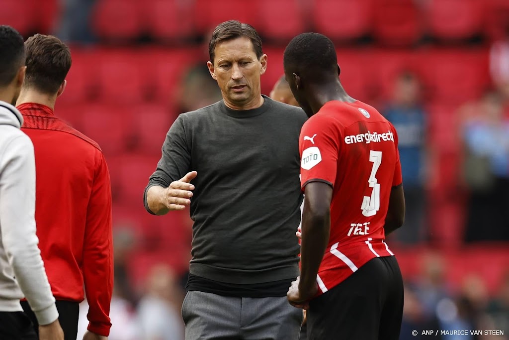 PSV-coach Schmidt: het is mijn taak Gakpo in bescherming te nemen