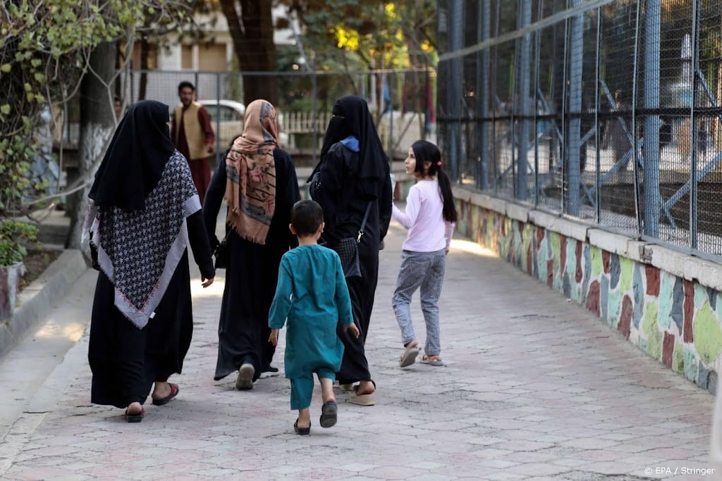 Vrouwelijke ambtenaren Kabul opgeroepen thuis te blijven