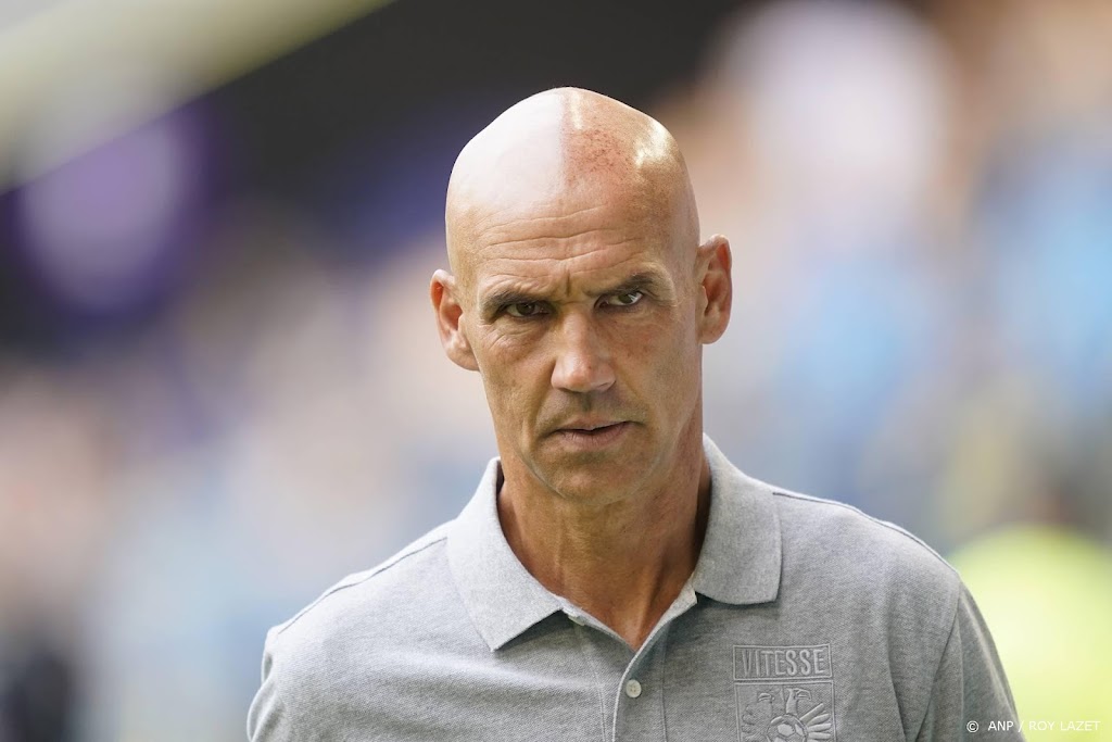 Vitesse houdt rekening met vertrek trainer Letsch naar Bochum
