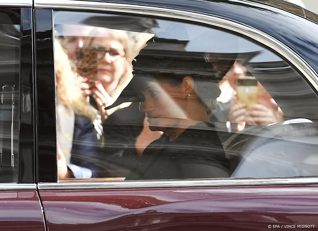 Tranen bij Meghan, Charlotte en George bij uitvaart Elizabeth