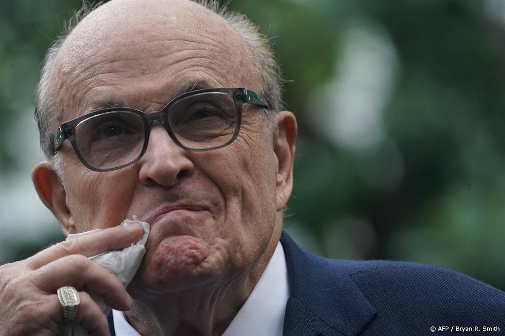 Rudy Giuliani aangeklaagd om 1,4 miljoen dollar advocaatkosten