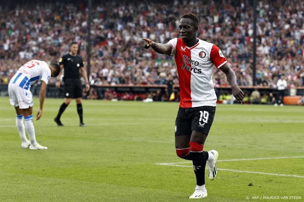 Slot kiest voor Minteh als spits bij Feyenoord tegen Celtic