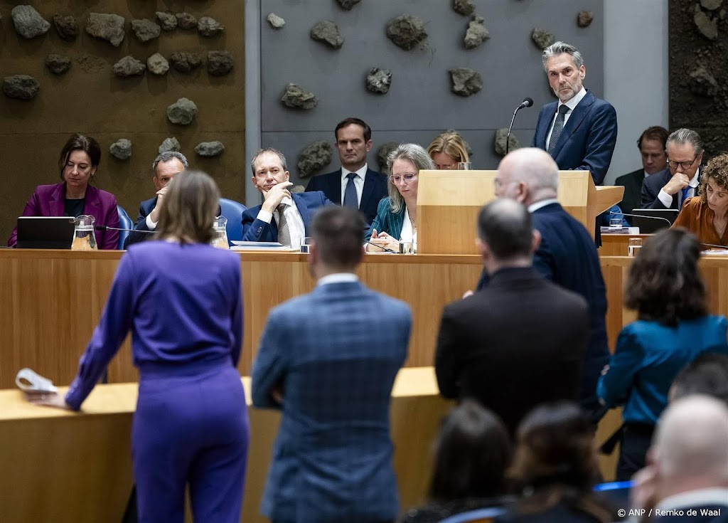 Kamer drukt door en eist stukken op over crisismaatregelen asiel