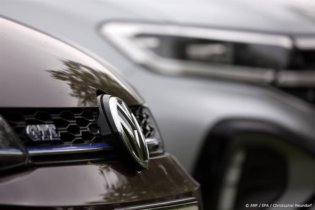 Tijdschrift: VW overweegt tot 30.000 Duitse banen te schrappen 