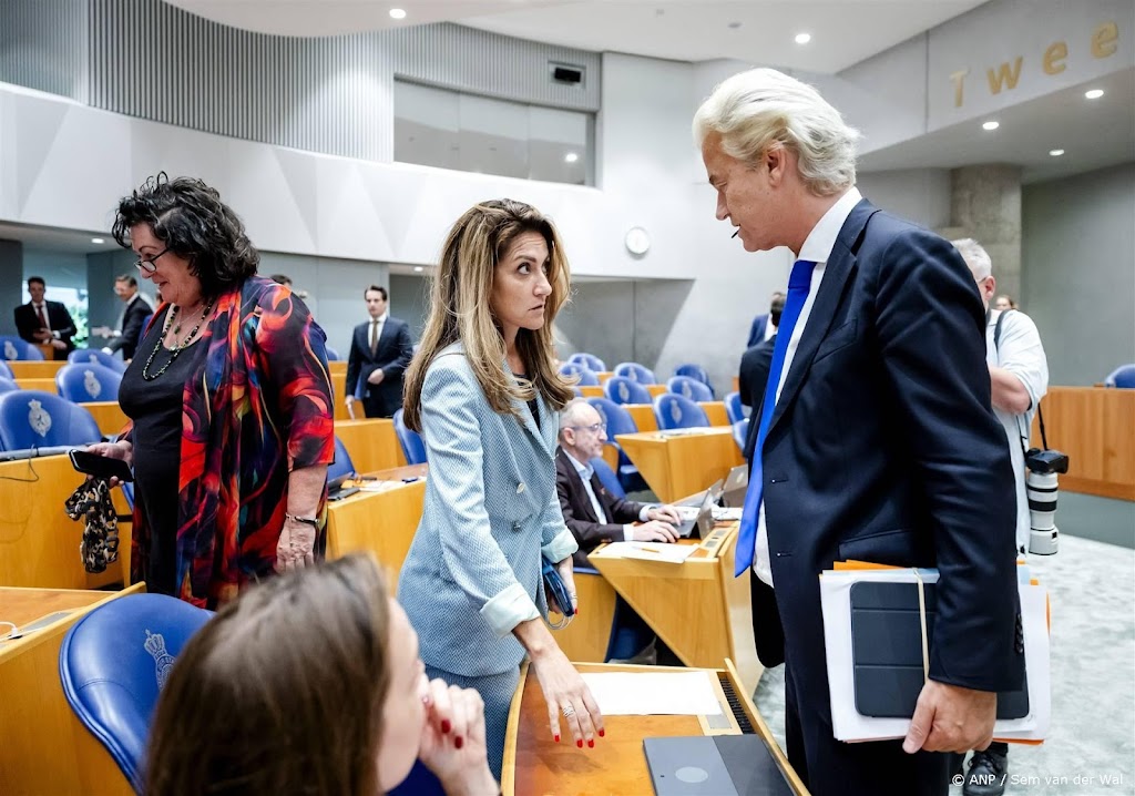Wilders houdt vast aan asielnoodwet, 'stukken of geen stukken'