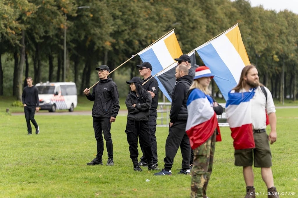 Honderden bij aanvang 'Wij zijn het volk'-protest op Malieveld