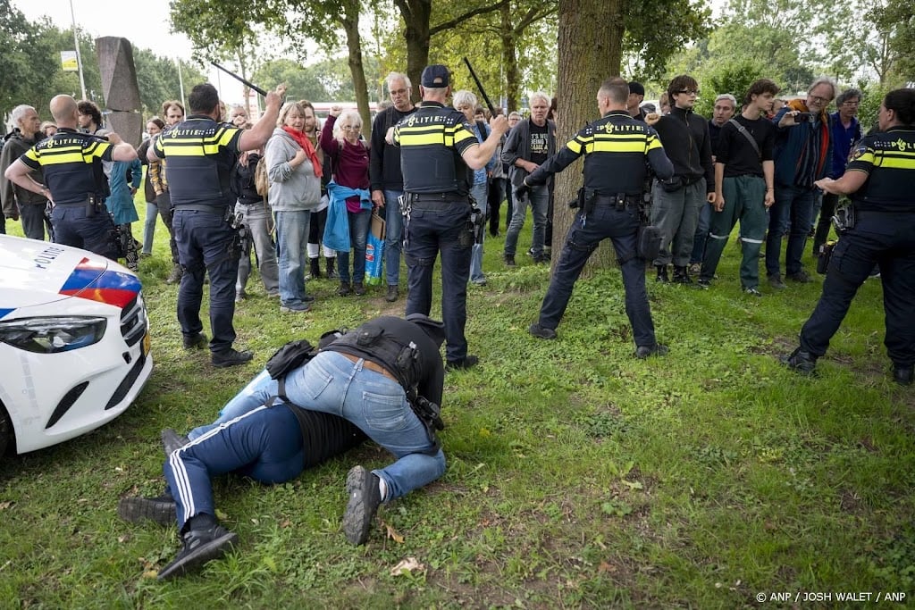 XR-activisten proberen A12 bij Zevenaar op te komen 