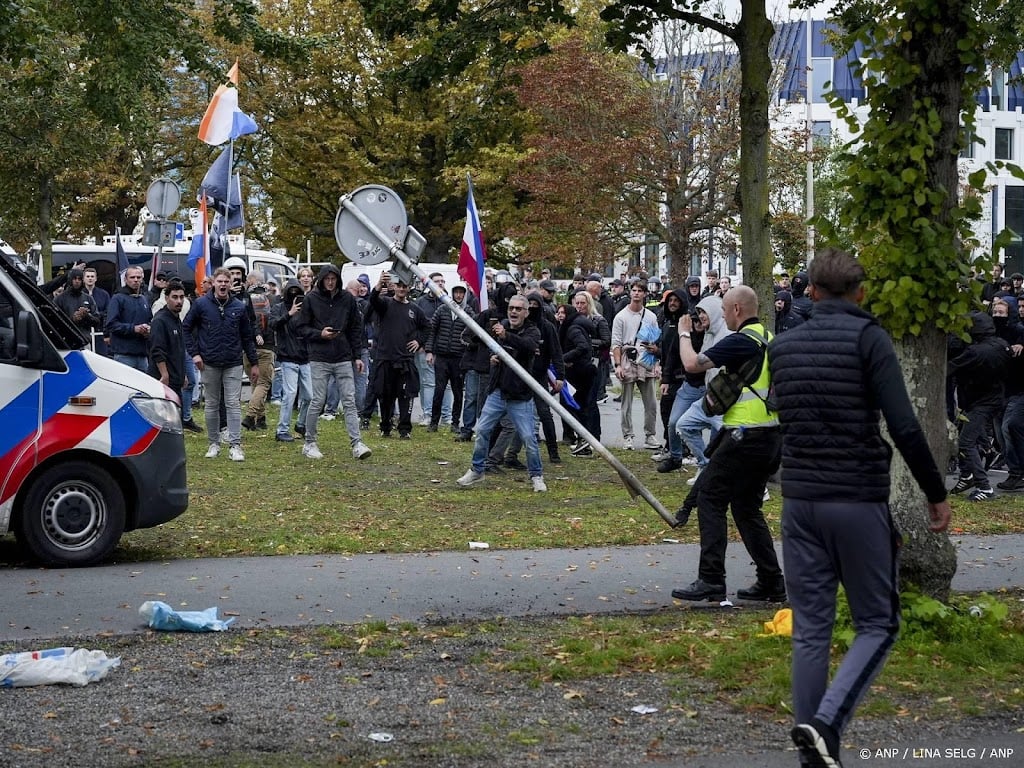 Noodbevel voor deel Den Haag na gewelddadigheden Malieveld