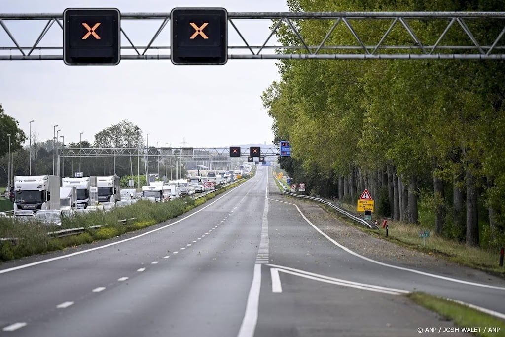 A12 richting Duitse grens bij Zevenaar weer vrij na XR-blokkade 