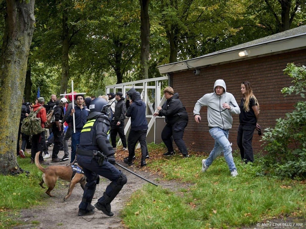Politie houdt 24 mensen aan na extreemrechtse betoging Malieveld