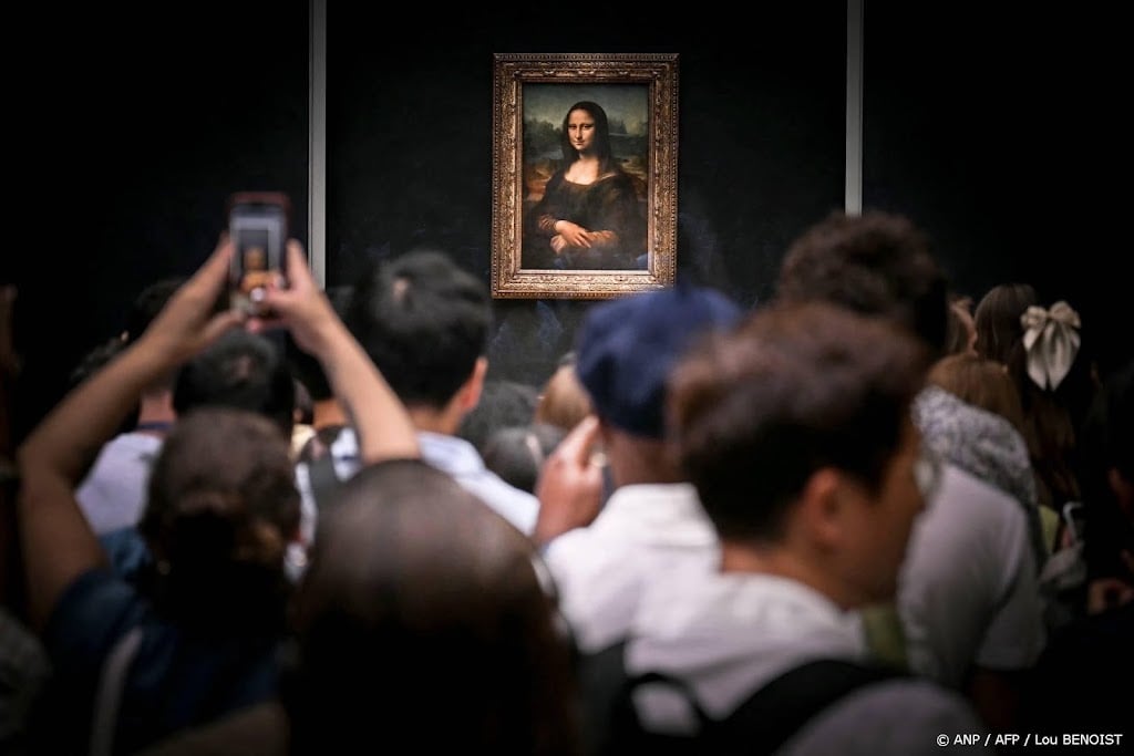 Twee Duitsers aangehouden voor ophangen nepkunstwerken in Louvre