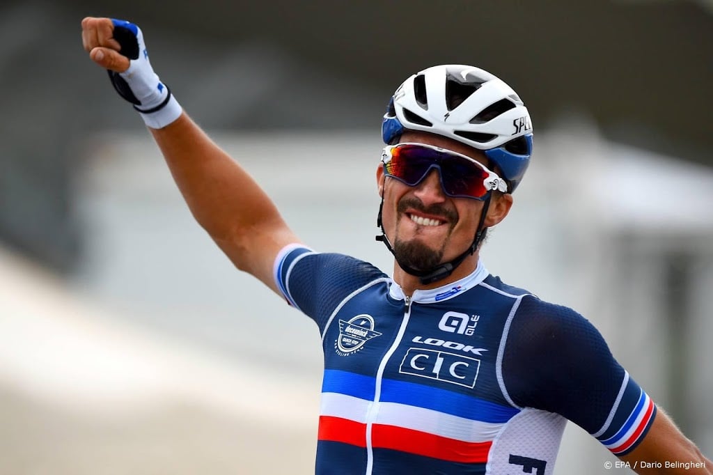 Rechterhand wielrenner Alaphilippe 3 weken in het gips na crash