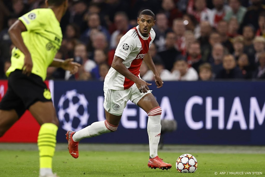 Ajax is al dichtbij achtste finales na ruime zege op Dortmund 