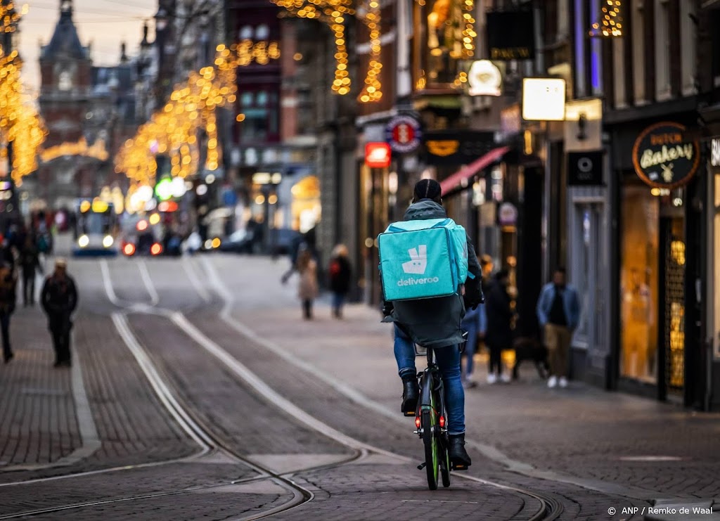 Deliveroo compenseert bezorgers bij vertrek uit Nederland