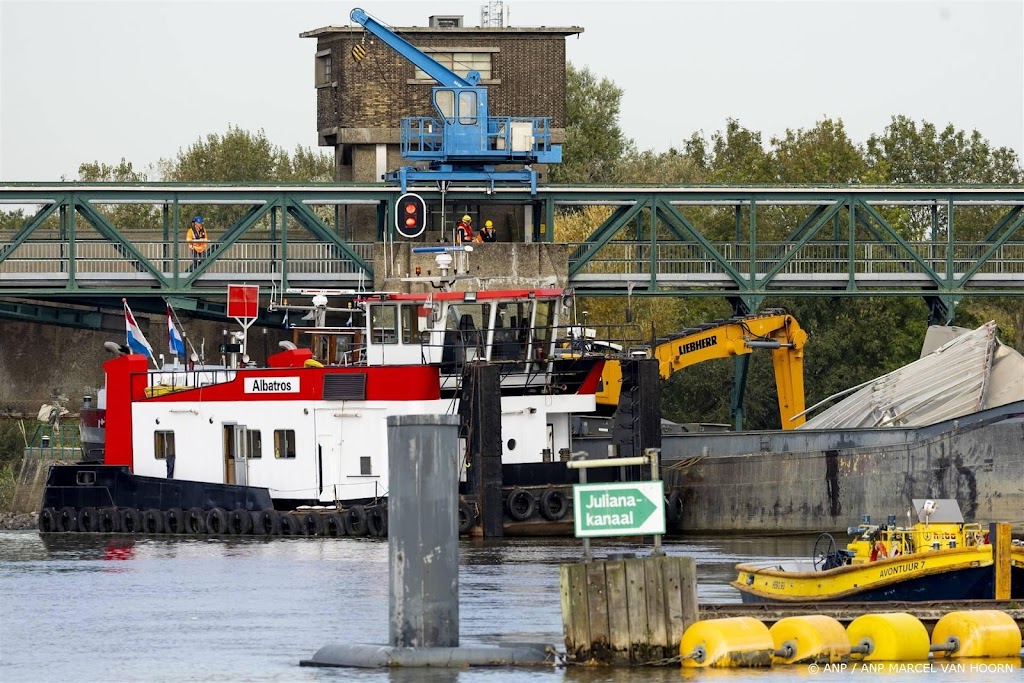 Maas bij Borgharen weer op peil na geslaagde berging schip