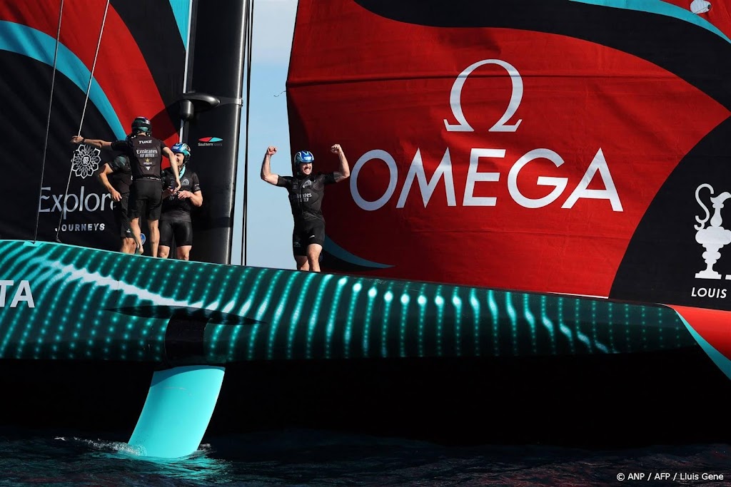 Zeilers Nieuw-Zeeland winnen voor derde keer op rij America's Cup