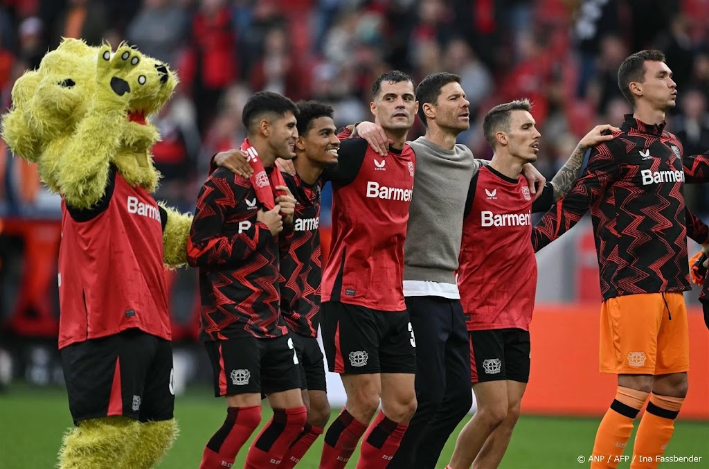 Leverkusen verslaat Frankfurt, Simons helpt Leipzig aan zege