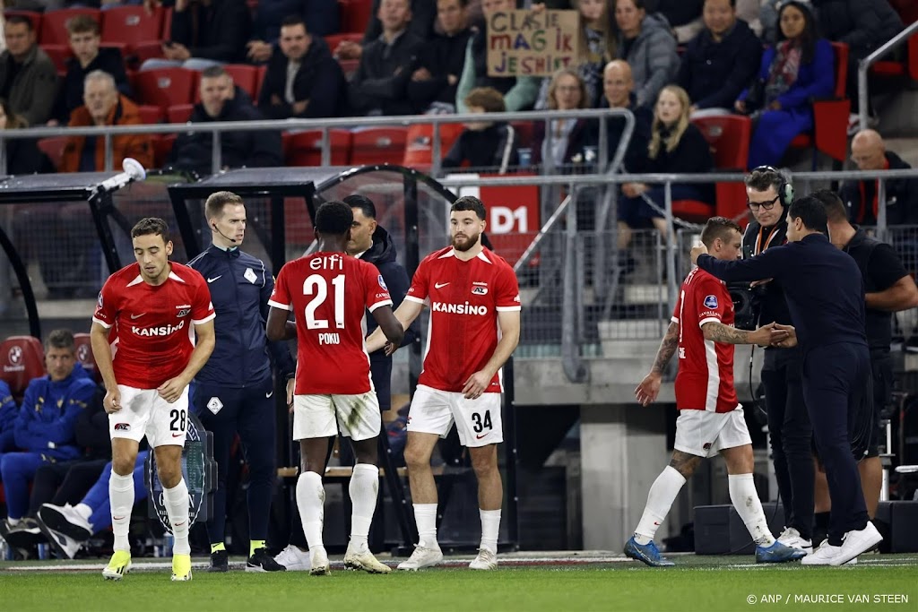 Koploper PSV wint bij AZ ook negende competitiewedstrijd