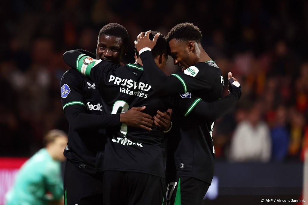 Feyenoord swingt naar ruime uitzege op Go Ahead Eagles: 1-5