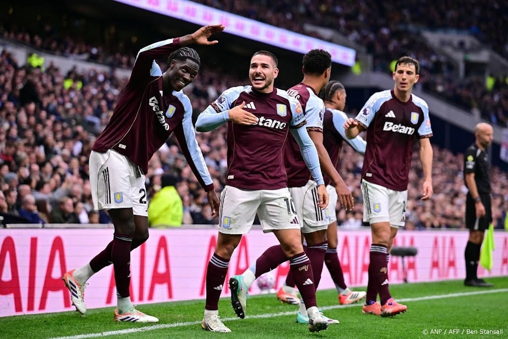 Aston Villa komt met uitzege op Spurs naar Go Ahead Eagles
