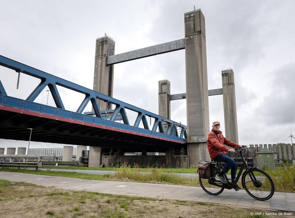 Calandbrug weer dicht na storing, oorzaak onduidelijk