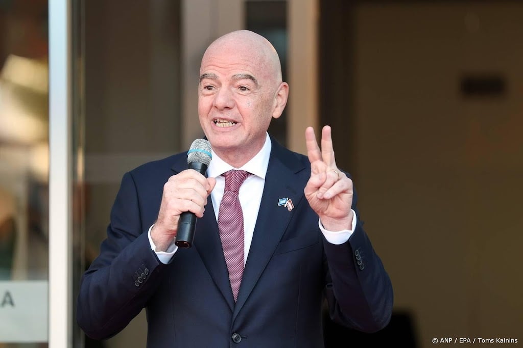 UEFA geeft Infantino twee weken om 42 vragen te beantwoorden