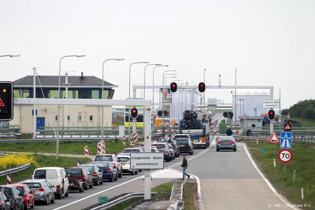 Fietsen over de Afsluitdijk blijft nog jaren onmogelijk