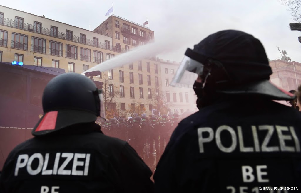 Tientallen agenten gewond bij protesten Berlijn