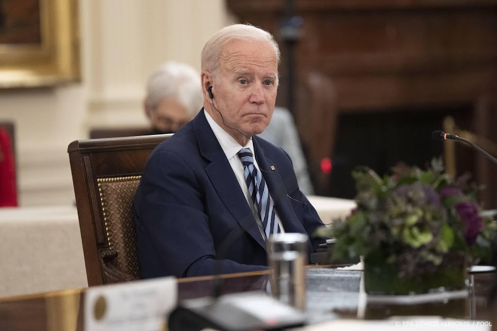 Biden weer aan de slag na verdoving, Harris 1,5 uur aan de macht