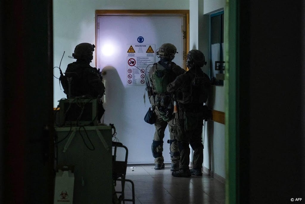 Leger Israël toont beelden van 'gijzelaars in Al Shifaziekenhuis'