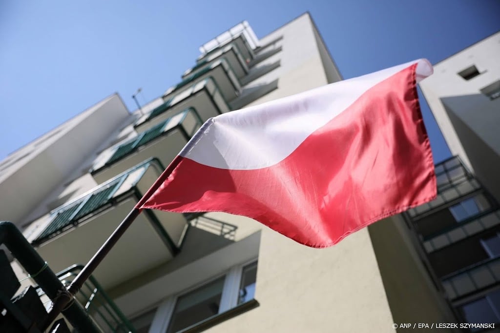 Polen sluit vliegvelden om bombardementen net over de grens