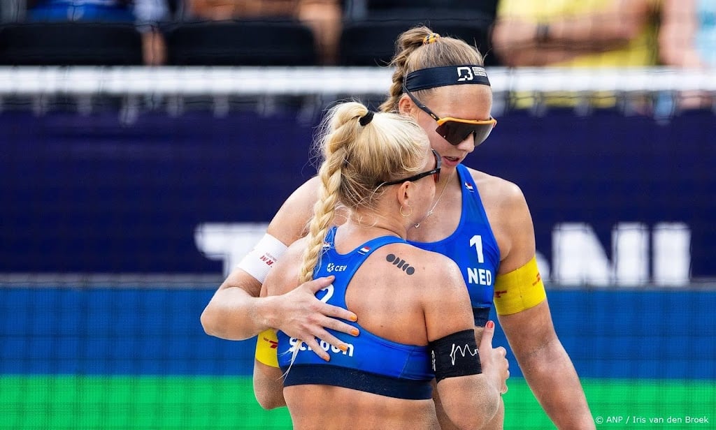 Beachvolleybalsters Stam en Schoon naar achtste finales op WK 