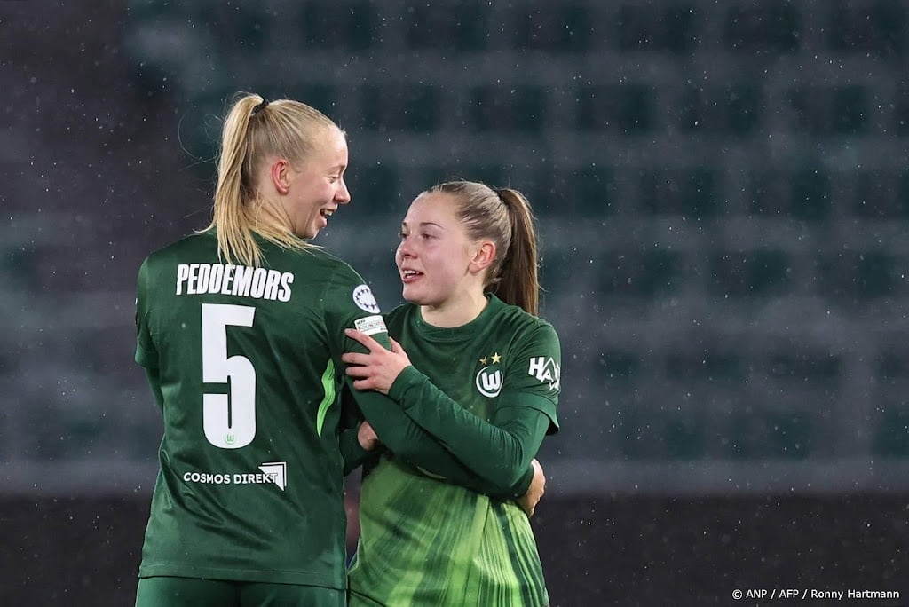 Voetbalsters Peddemors en Beerensteyn helpen Wolfsburg aan zege 