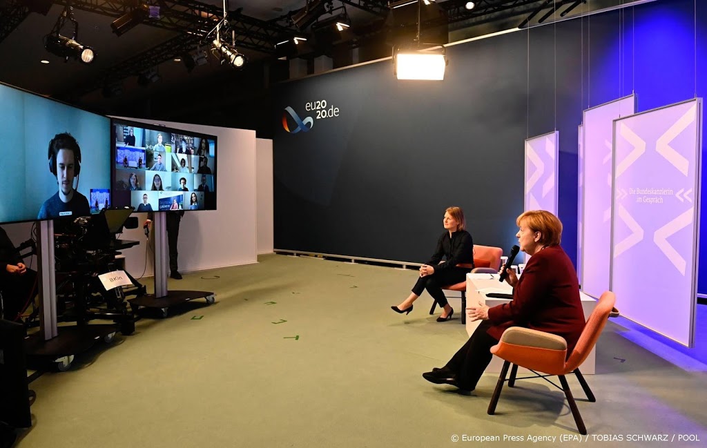 Merkel: ga videobellen met kerst, net als militairen