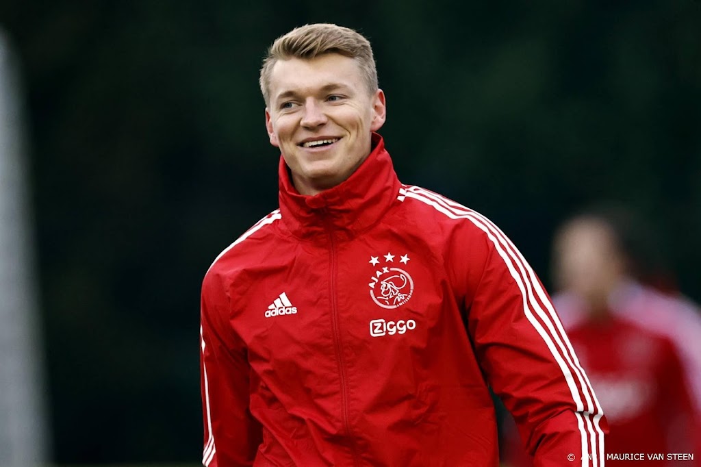 Ajax begint met Schuurs en Berghuis aan uitduel met Feyenoord 