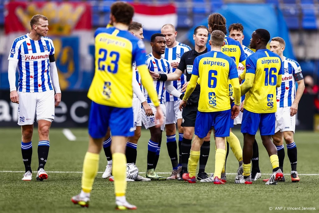 Interim-hoofdtrainer Cambuur baalt na Friese derby van de VAR