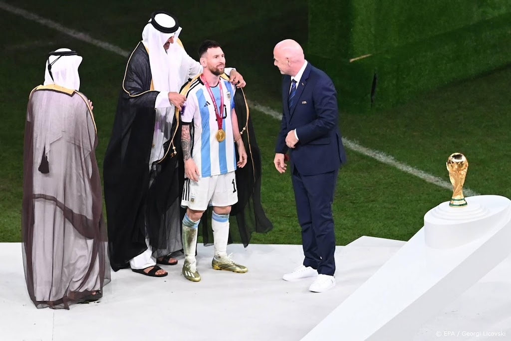 'Eervol' gewaad van Qatar voor Messi leidt ook tot kritiek