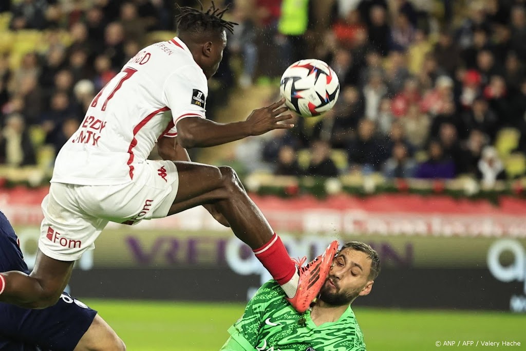 Doelman Donnarumma (PSG) uitgeschakeld na trap in gezicht