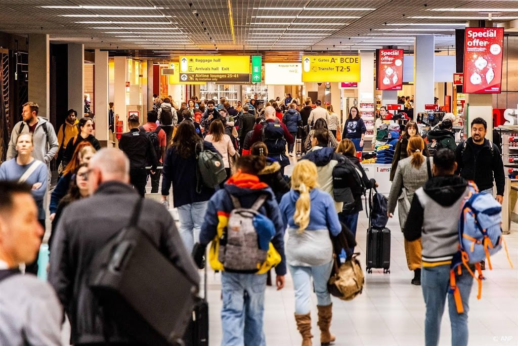Schiphol voorspelt meer drukte tijdens kerstperiode