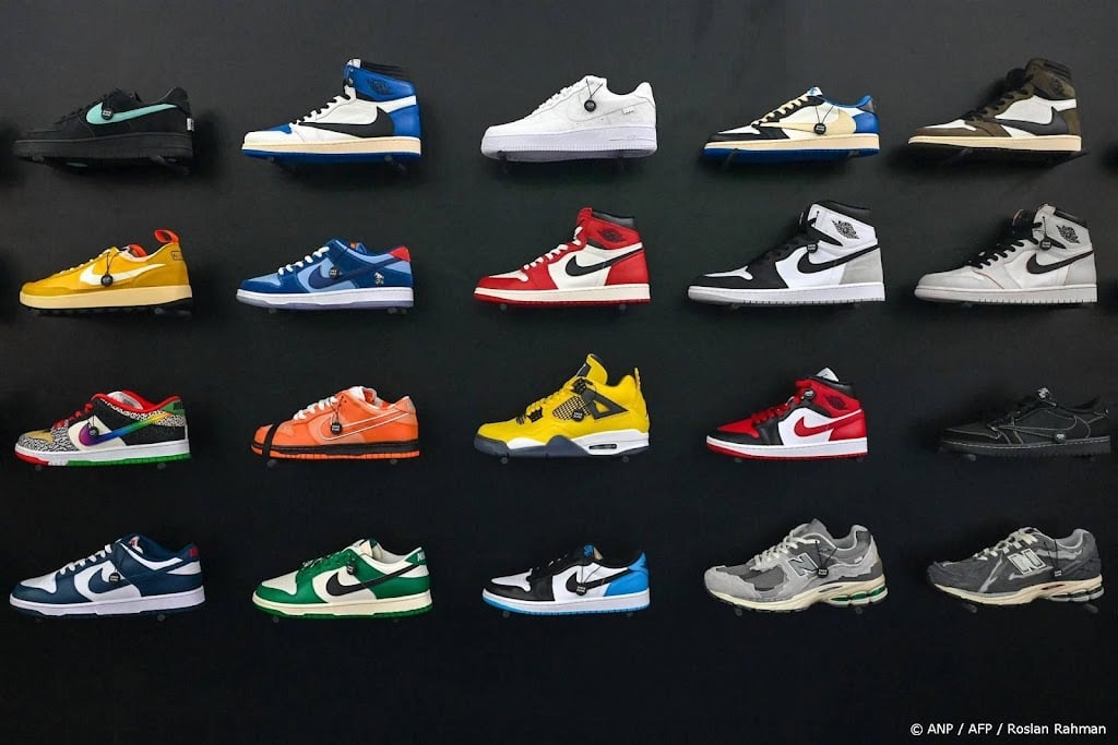 Nike verkoop opnieuw minder sneakers en kleding