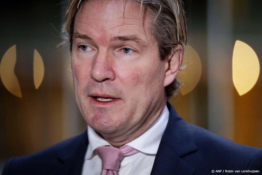 Van Oosten roept op jaarwisseling niet uit de hand te laten lopen