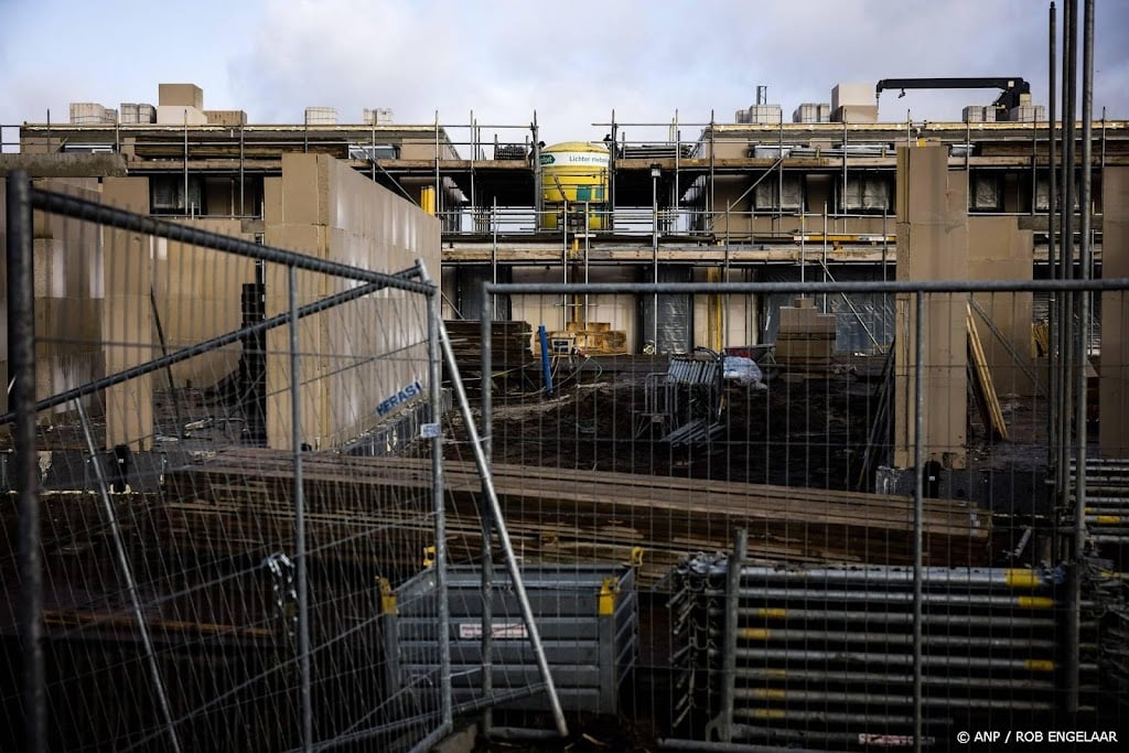 Huizenprijzen minder hard omhoog, maar betaalbaarheid huizen zakt